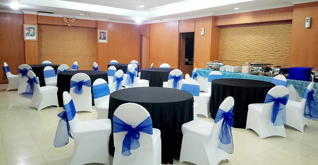 Konveksi sarung kursi model ketat Putih Premium Ready Pita Jakarta