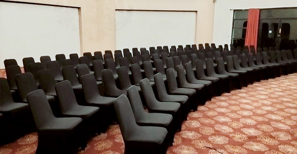 Jual sarung kursi futura ketat Hitam Tampil Mewah Jakarta