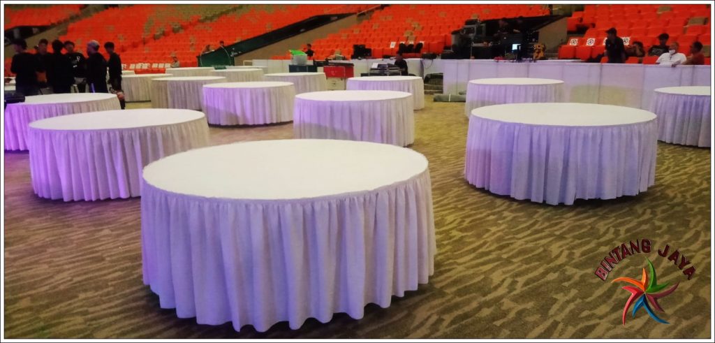 Tamu undangan menggunakan baju kembar taplak dalam acara kecamatan